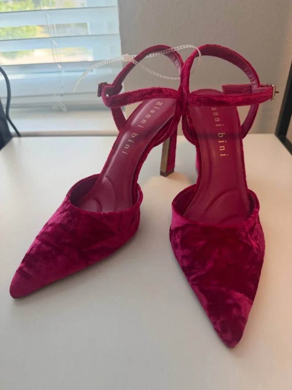 NWT Gianni Bini Geno Hot Pink Velvet Pointed Toe Ankle Strap Heels Size 9